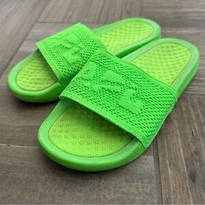 APL BL Techloom slides Women’s size 6